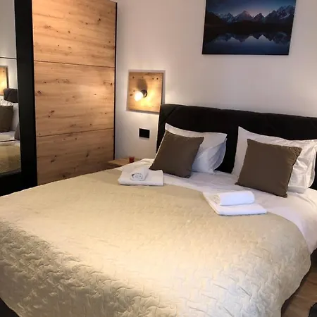 شقة Planinsko Blago Luxury Apartmans *