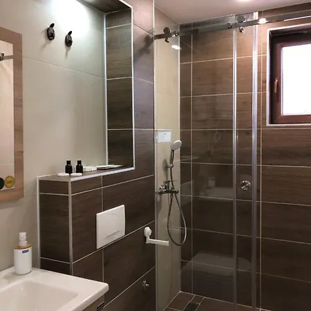 شقة Planinsko Blago Luxury Apartmans كوباونيك